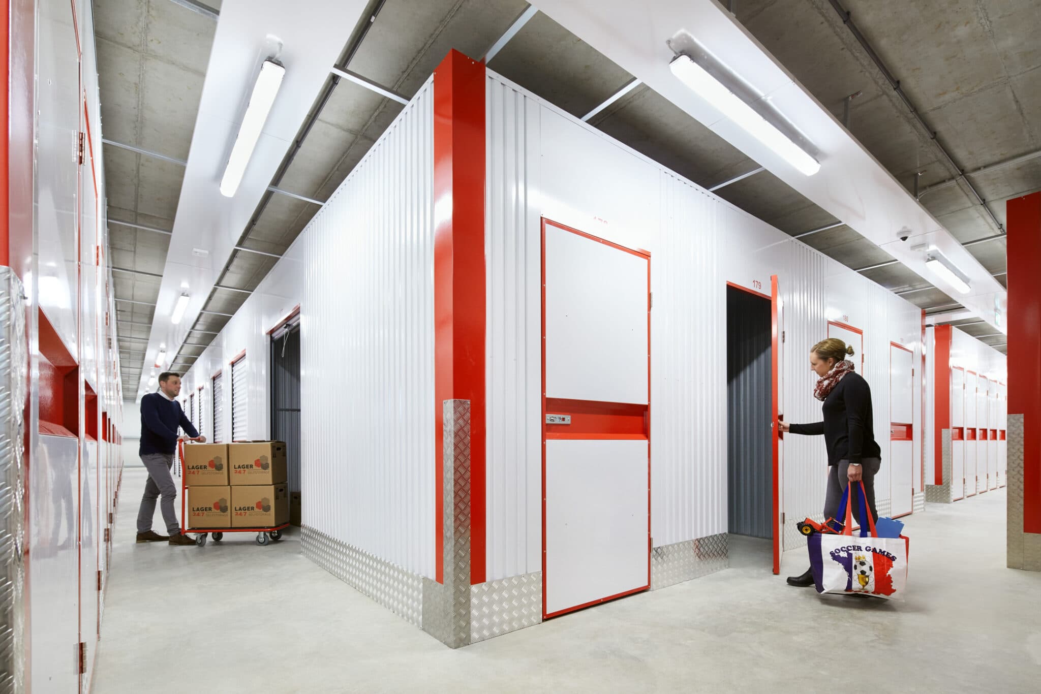 Eckansicht der Lager 24/7 Selfstorage-Anlage Paderborn - Pamplonastraße